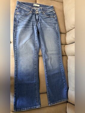 Levi's Blue Flared women’s curvy boot cut Jeans with Subtle Fade
